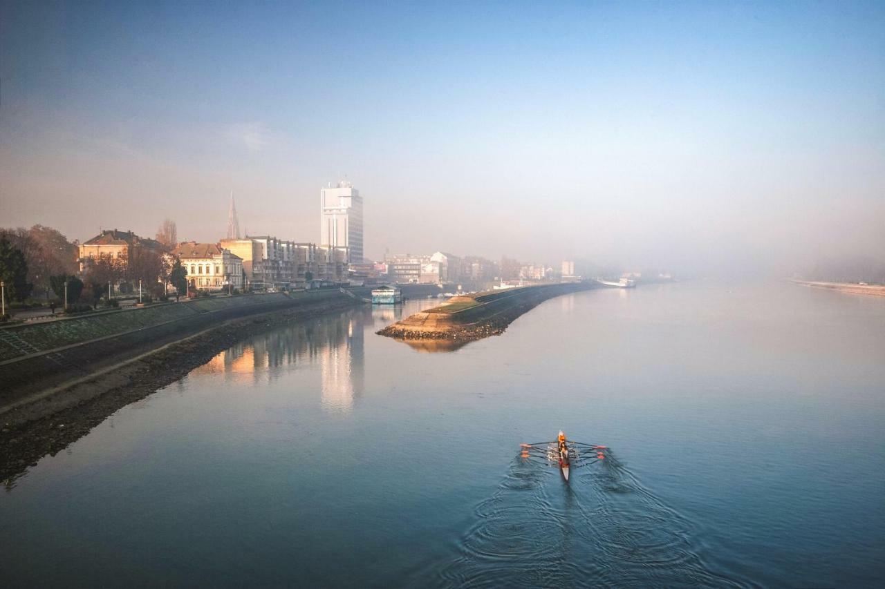 Riverview Apartment Eszék Kültér fotó