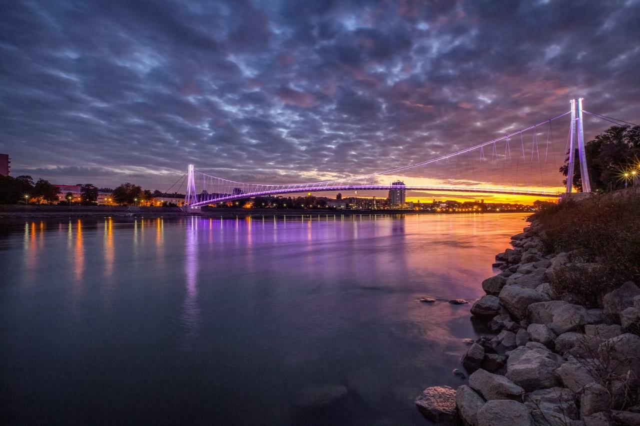 Riverview Apartment Eszék Kültér fotó