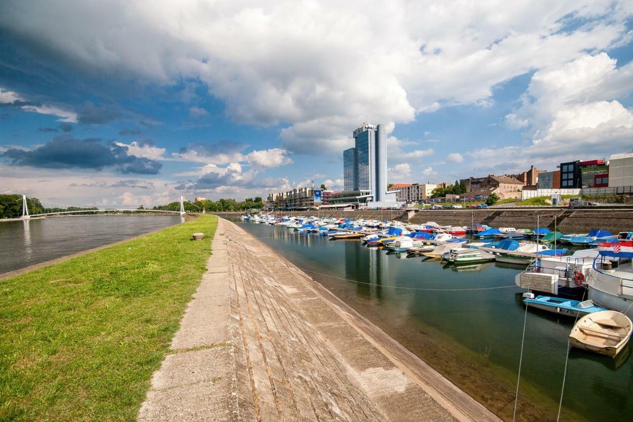Riverview Apartment Eszék Kültér fotó