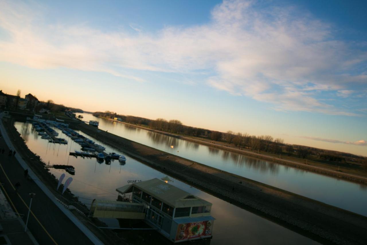 Riverview Apartment Eszék Szoba fotó